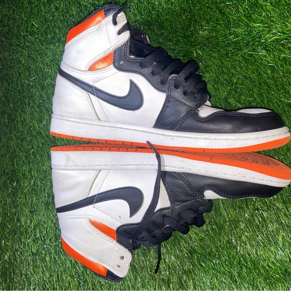 Jordan 1 Electro Orange - Picture 7 of 8